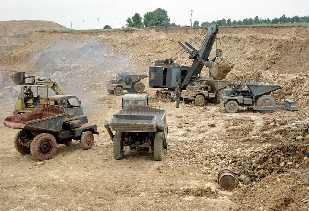 Bánya - Bakonyi Bauxitbányák Vállalat halimbai külfejtés