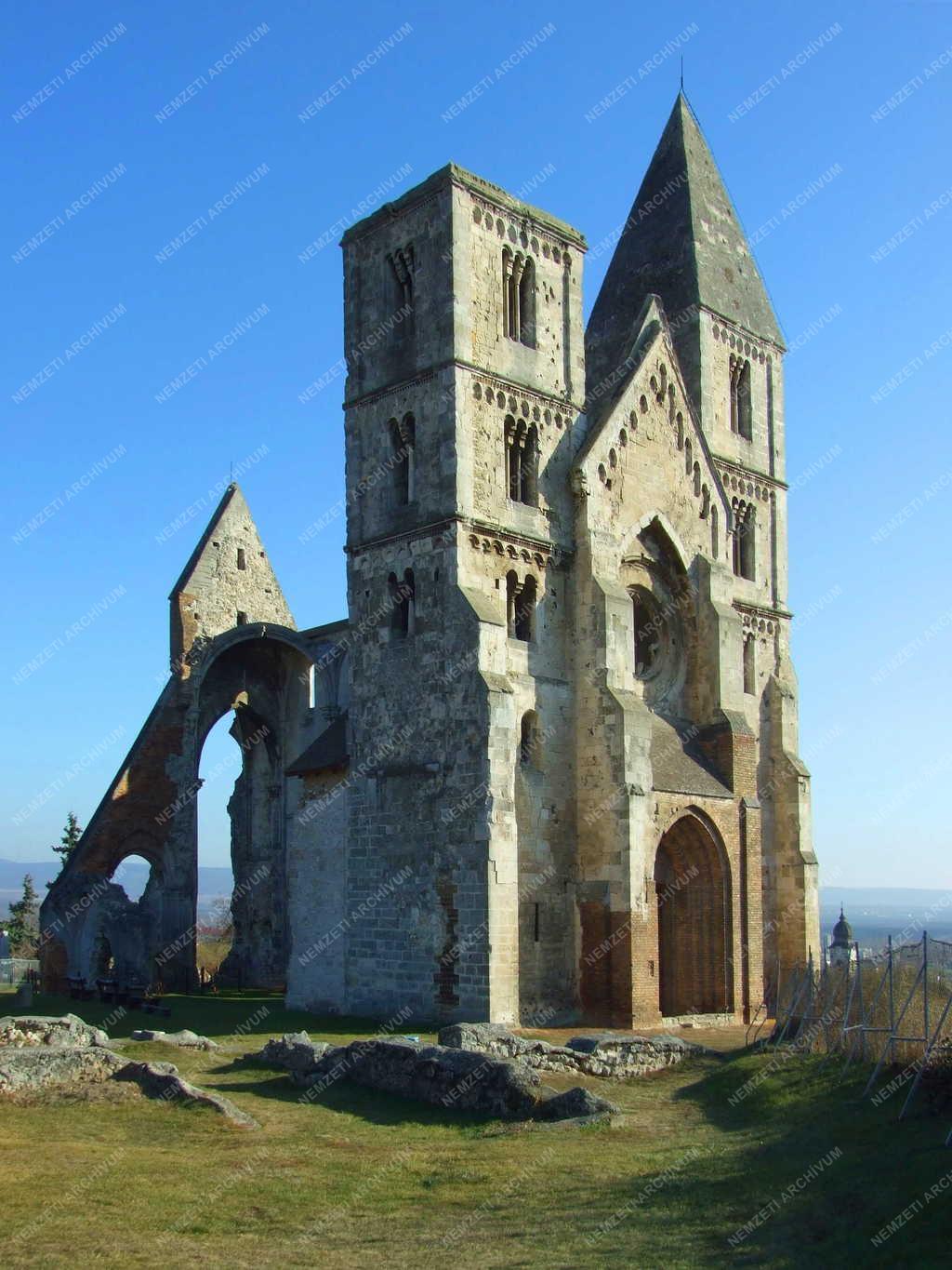 Zsámbék - Műemlék - Templomrom