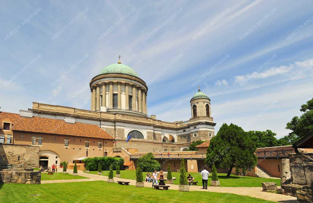 Táj, város - Esztergom - Városkép