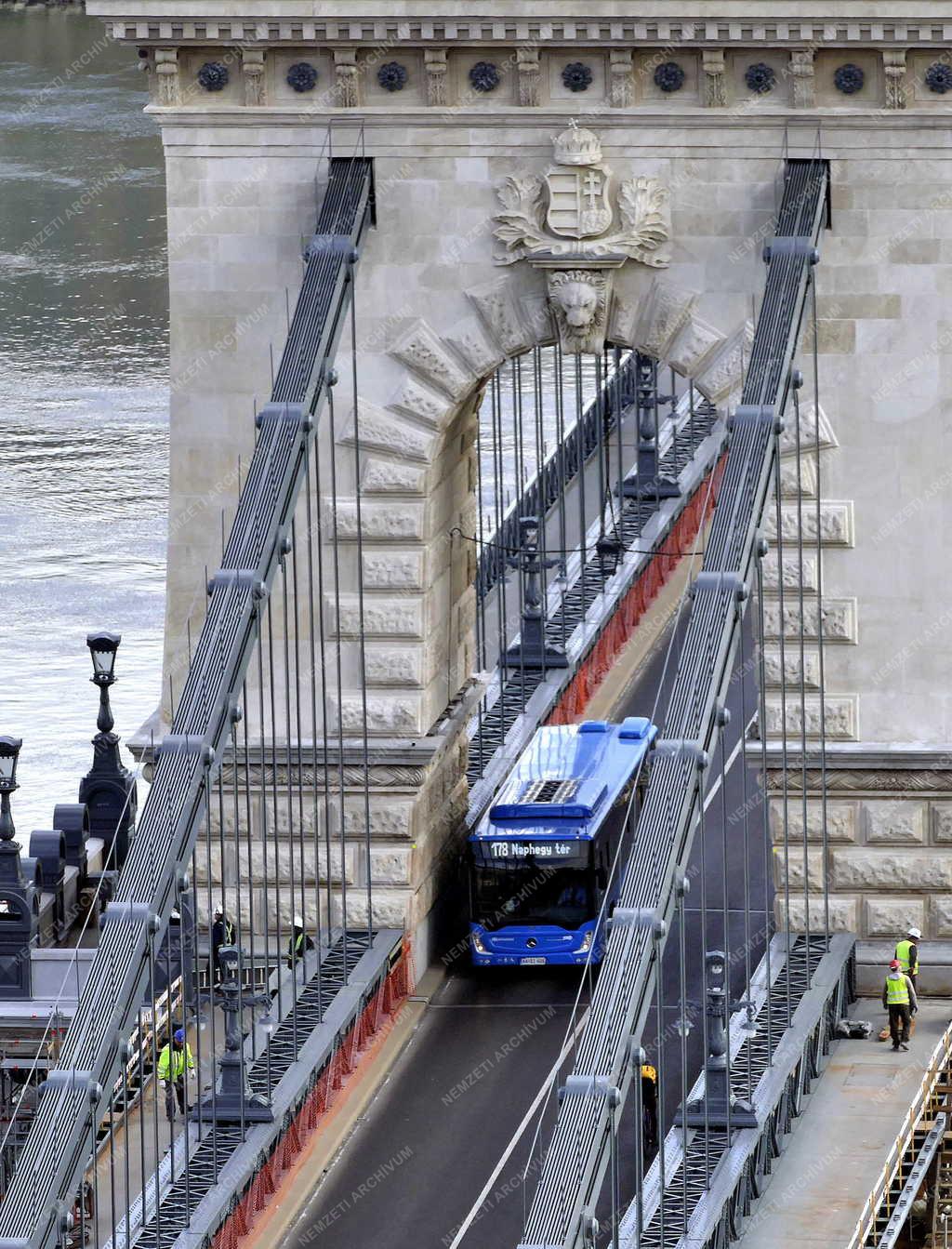 Városkép - Budapest - A felújítás alatt lévő Lánchíd