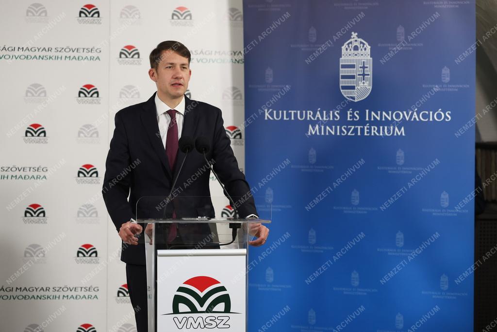 A Csoóri Sándor Program oklevélátadó ünnepsége Szabadkán