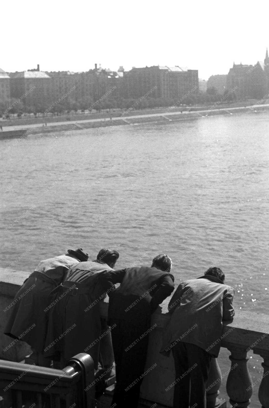Városok - Budapest - Őszi vasárnap délelőtt