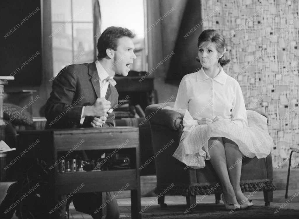 Kultúra - Madách Kamaraszínház - Peter Shaffer: Ki után megy a nő?