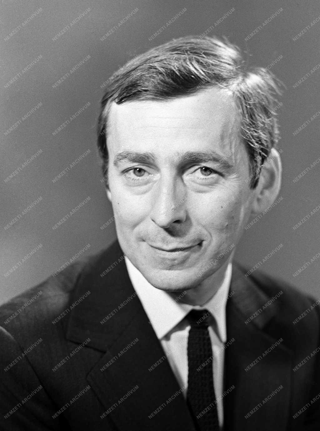 Kultúra - Versényi László színész