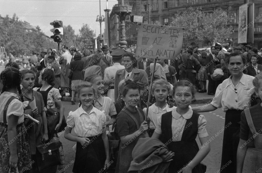 MNDSZ Iskola akció gyűlése