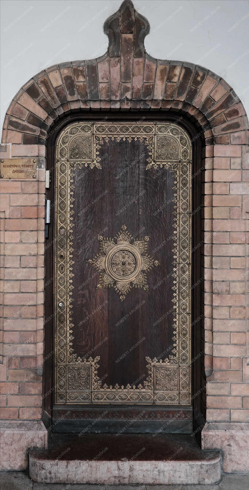 Városkép - Budapest - Templomkapu