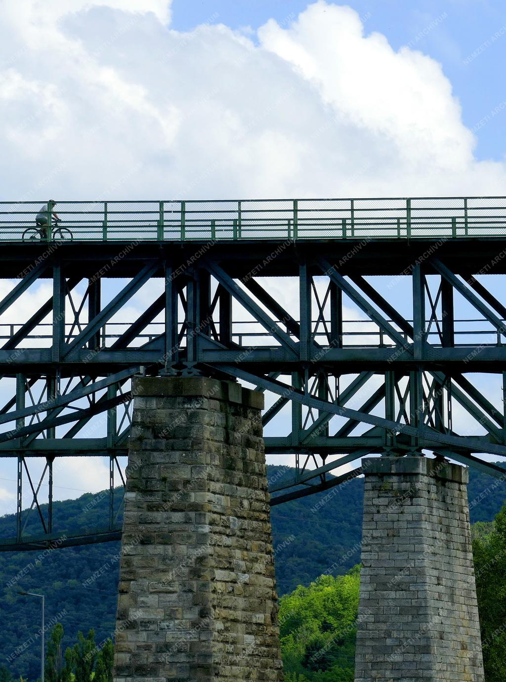 Közlekedés - Biatorbágy - Biatorbágyi vasúti viadukt