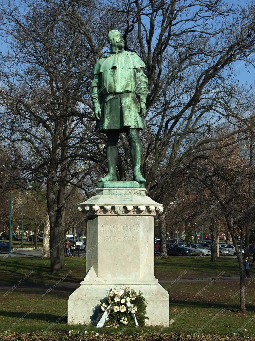 Köztéri szobor - Budapest - Alpár Ignác a Városligetben