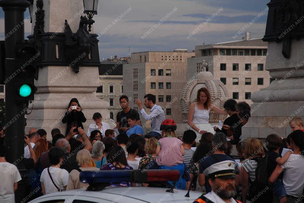 Életkép - Budapest - Flashmob a Margit hídon