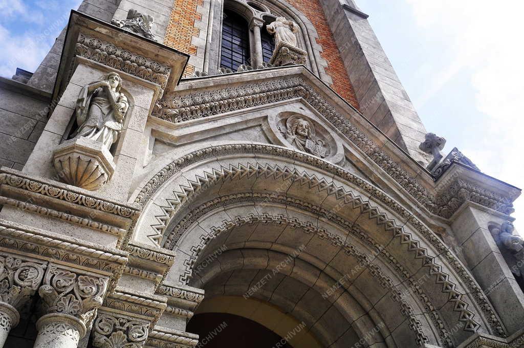 Egyház - Budapest - Megújul a Bakáts téri templom