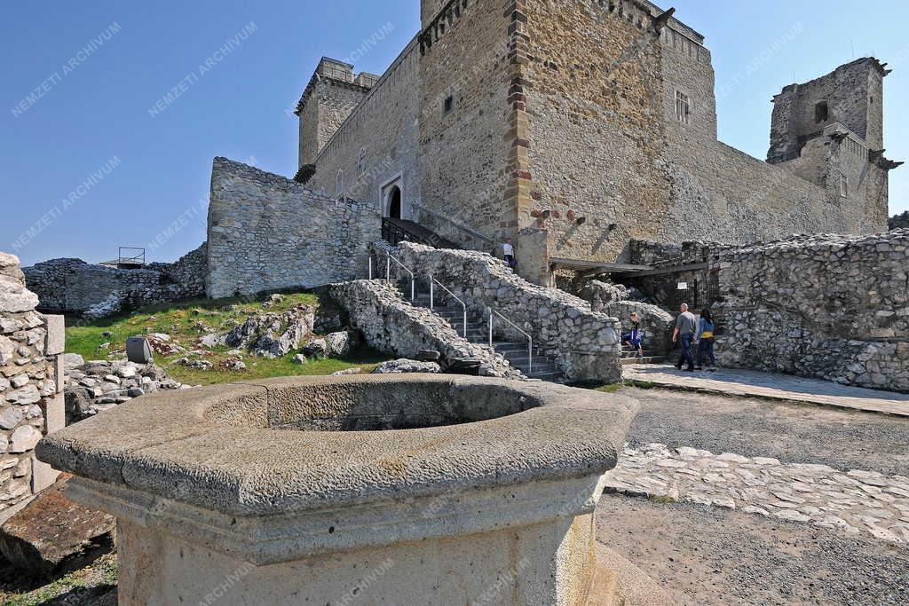 Turizmus - Diósgyőr - Az újjáépített vár