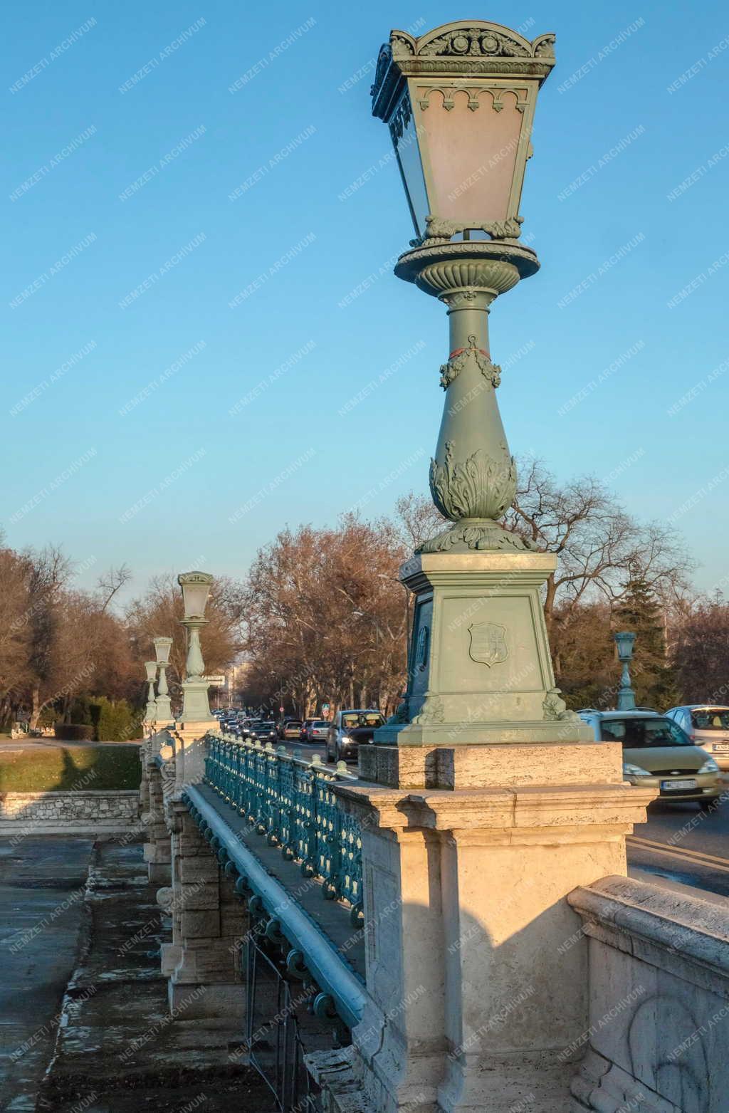 Közlekedési létesítmény - Budapest - A Városligeti híd