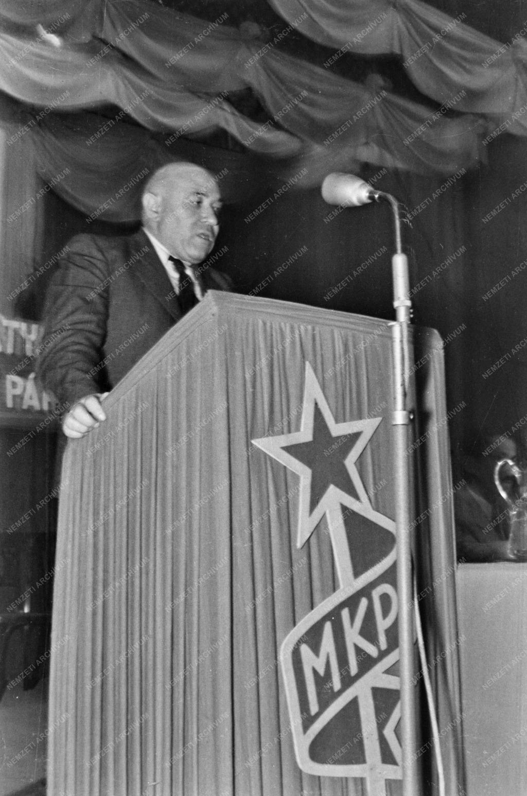 Történelem – Politika - Rákosi Mátyás a Magyar Kommunista Párt pártértekezletén