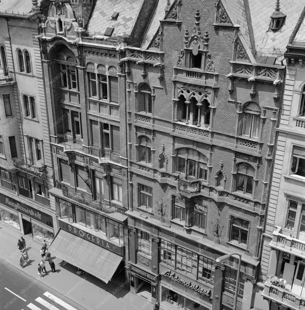 Városkép - Budapest -  Kilátás a Hungarotex Külkereskedelmi Vállalat székházáról