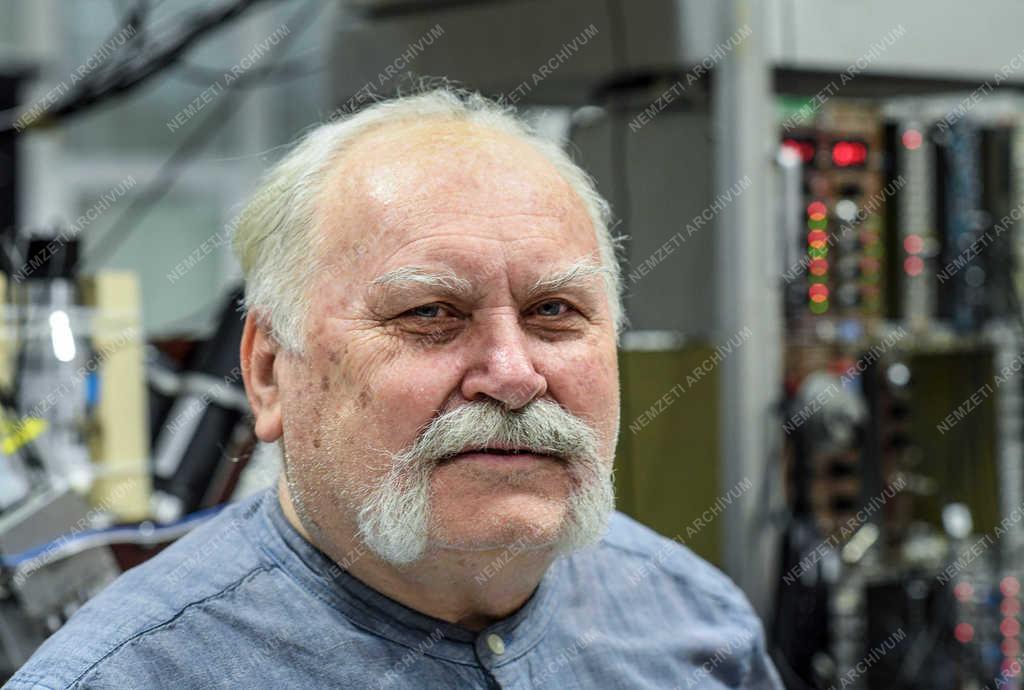 Tudomány - Debrecen - Atommagkutató Intézet 
