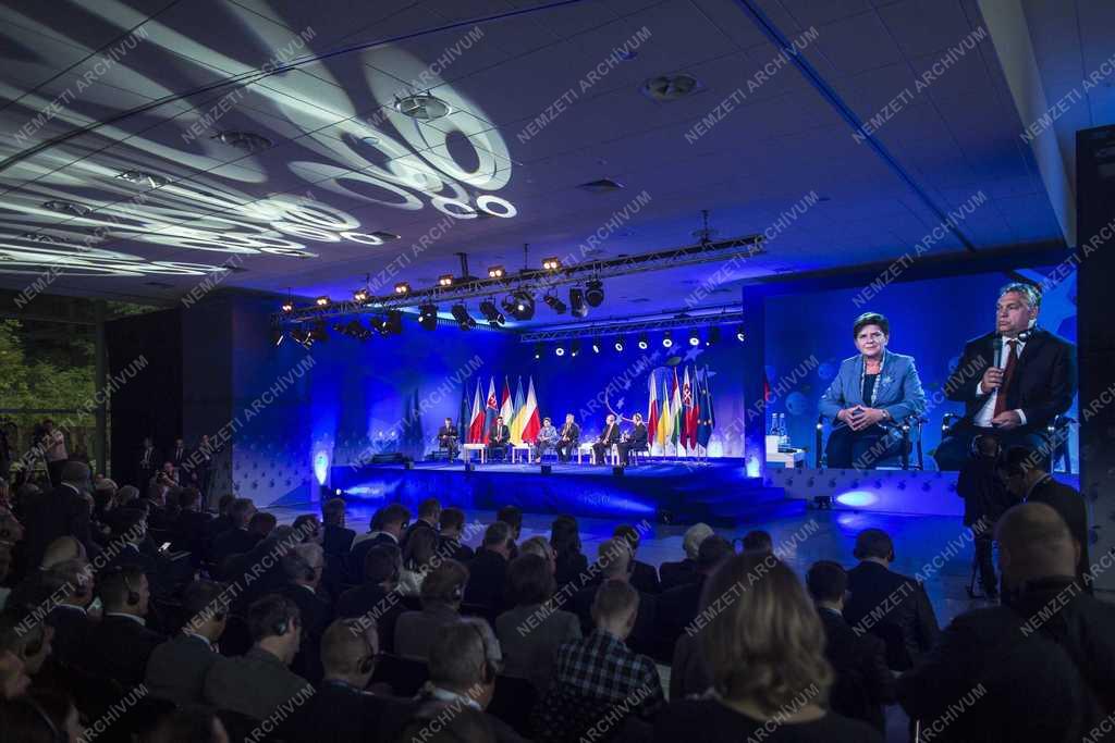 V4-es csúcs és gazdasági fórum Lengyelországban