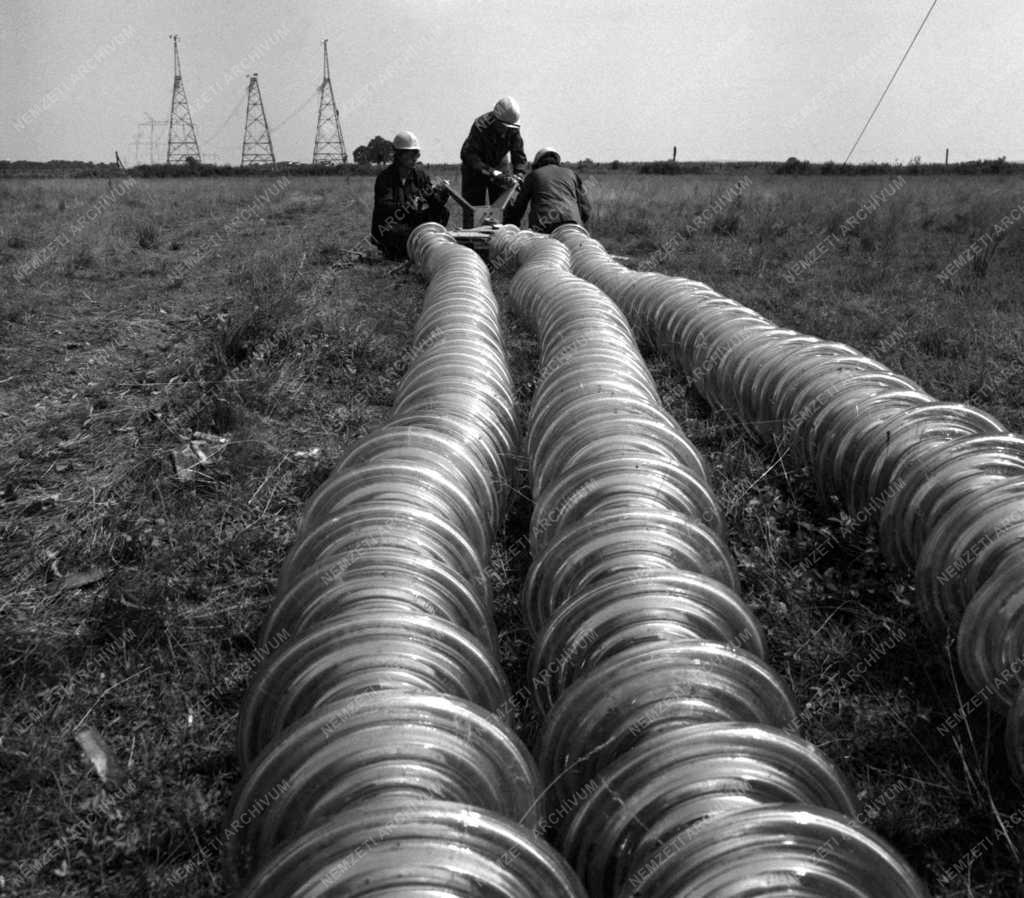 Összekapcsolták a magyar-szovjet elektromos távvezetéket