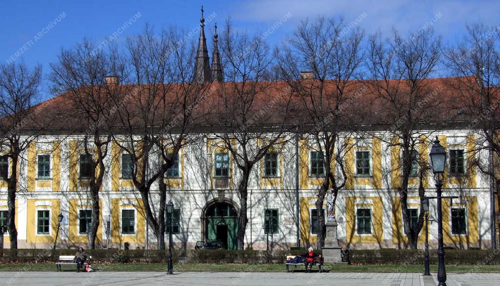 Oktatás - Vác - Egyházi középiskola