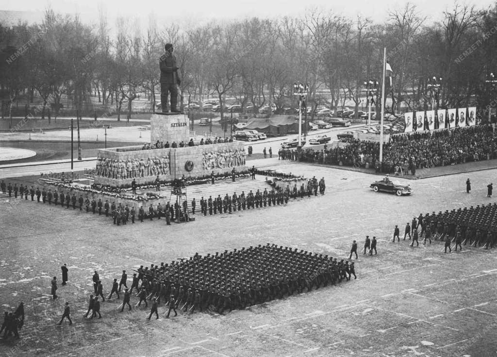 Ünnep - Díszszemle Budapesten