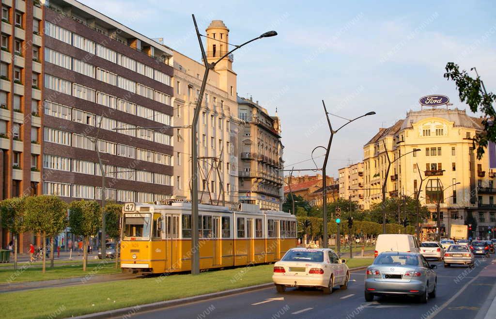 Budapest -  Az átépített Károly körút 