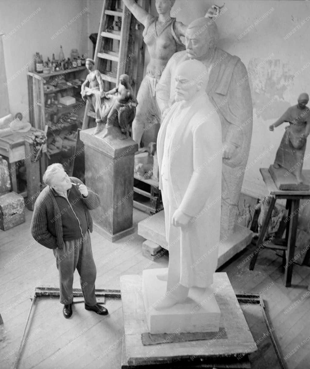 Művészet - Kocsis András Kossuth-díjas szobrászművész