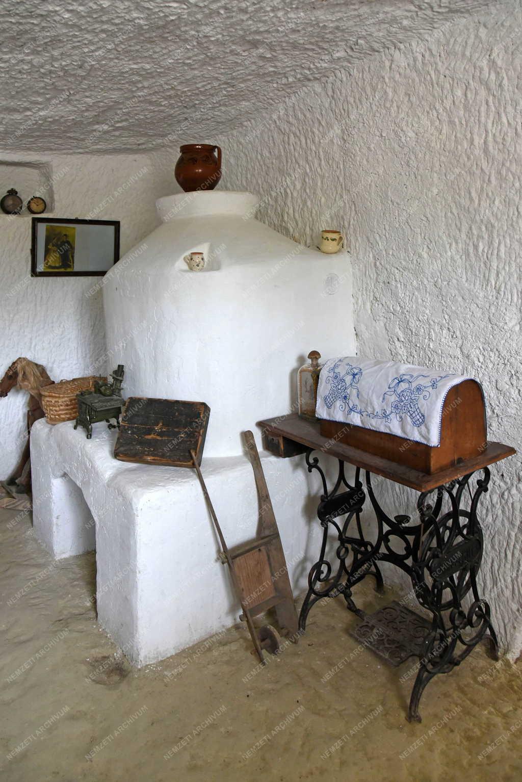 Múzeum - Egerszalók - Barlanglakások