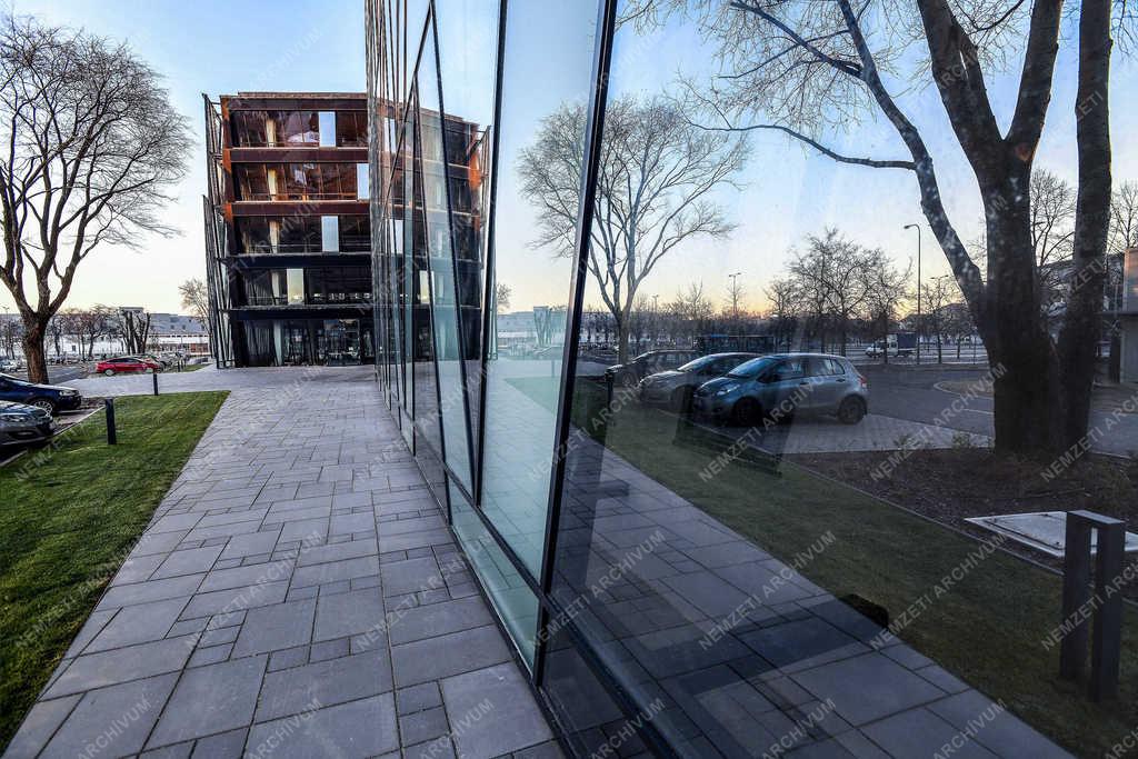 Építőipar - Debrecen - Átvétel után a Forest Offices