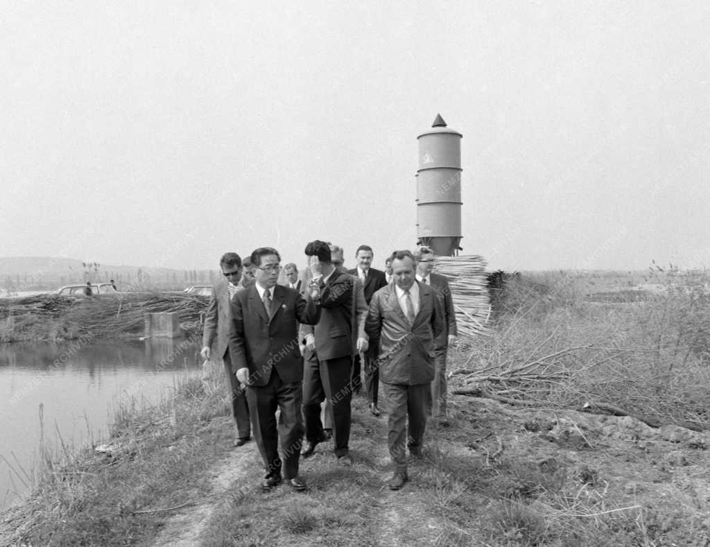 Külkapcsolat - Ho Dam, a KNDK külügyminisztere Balatonfenyvesen