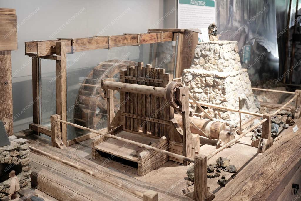 Természettudomány - Királyrét - Látogatóközpont