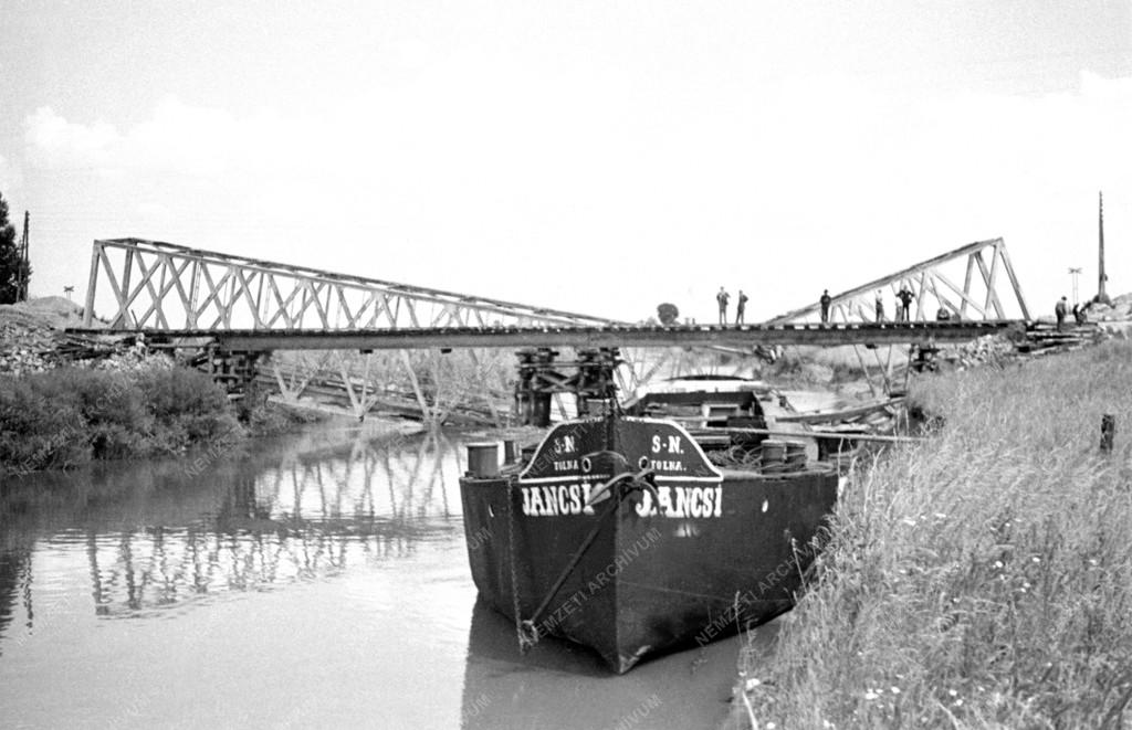Történelem - Közlekedés - A szekszárdi híd újjáépítése és környezete a háború után
