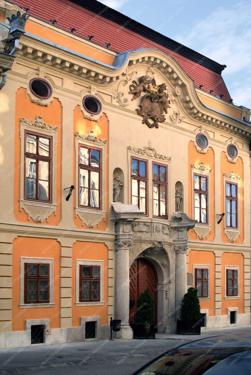 Épület - Budapest - A felújított Forgách-palota