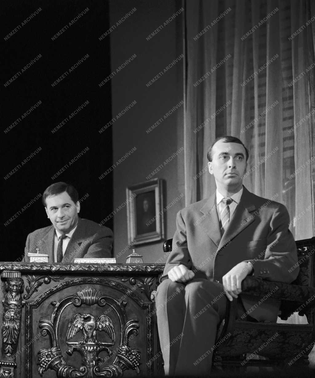Kultúra - József Attila Színház - Berkesi András: Viszontlátásra, Harangvirág!