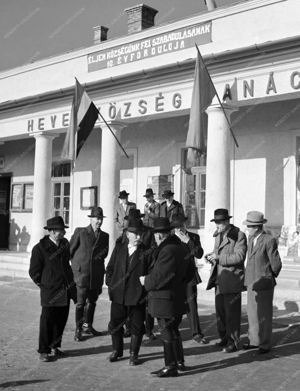 Évforduló - Heves község felszabadulásának 10. évfordulója