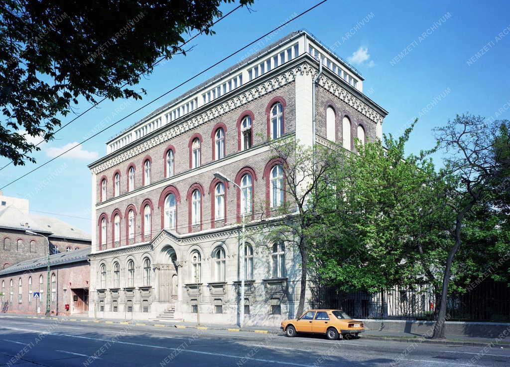 Oktatási létesítmény - Az MSZMP Politikai Főiskolája