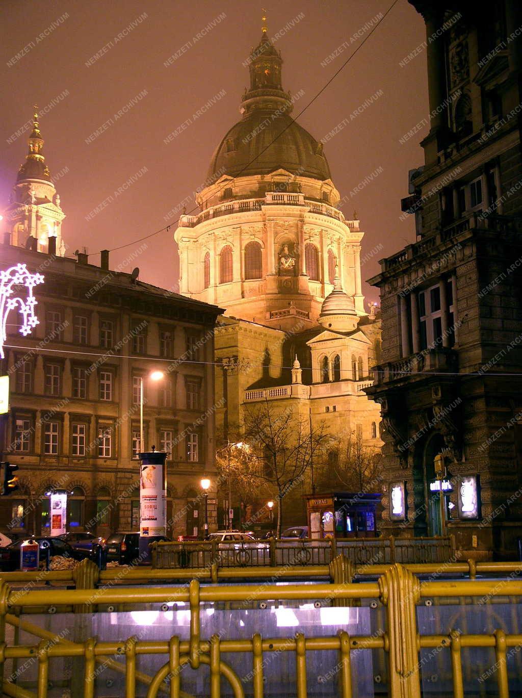 Műemlék - Kivilágitott Szent István Bazilika