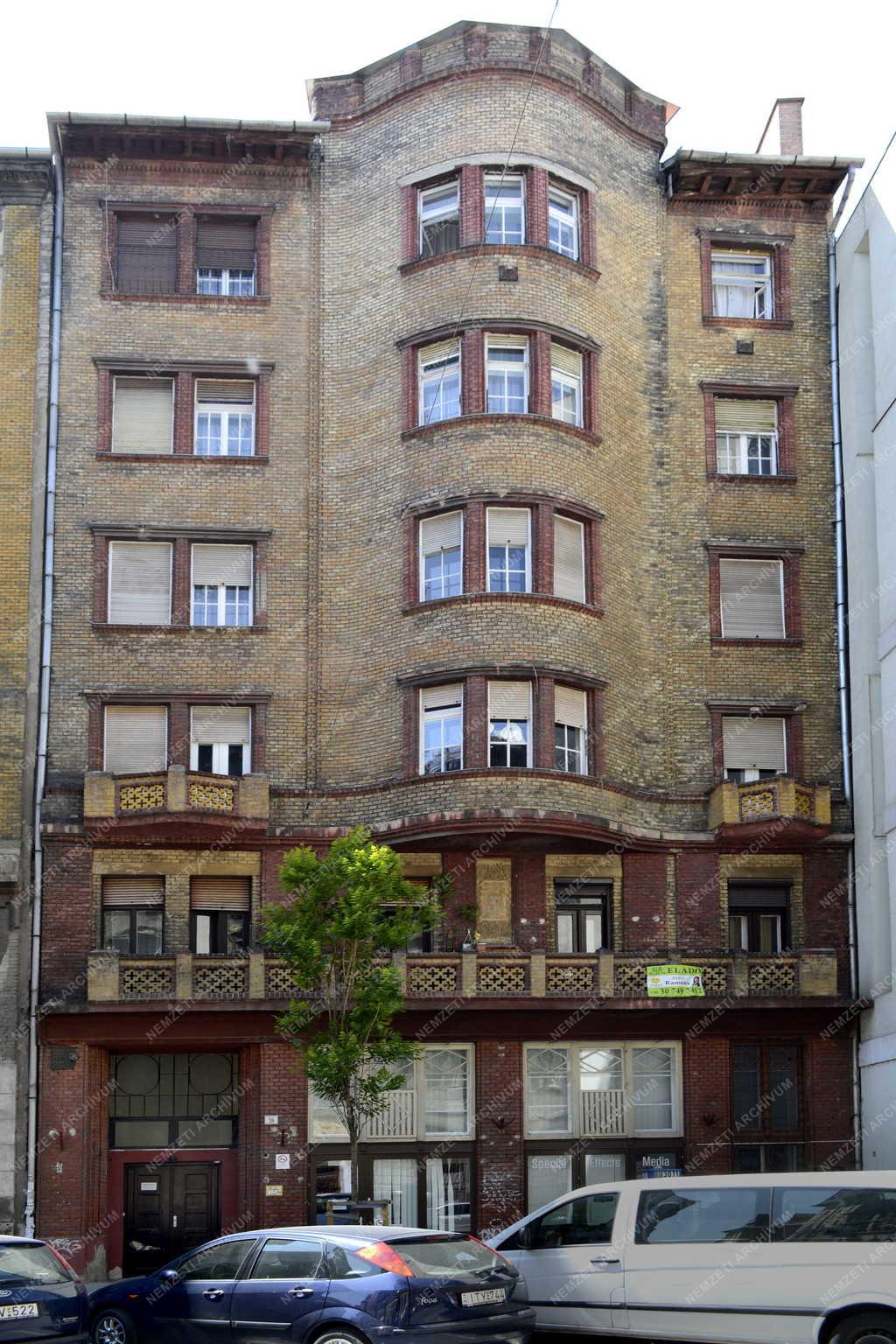 Épület - Budapest - Műemlék lakóház a Klauzál utcában