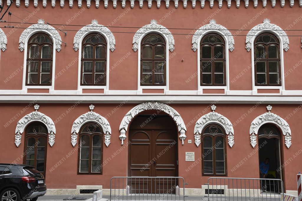 Városkép - Budapest - A Palotanegyed egyik legrégebbi épülete a Baross utcában