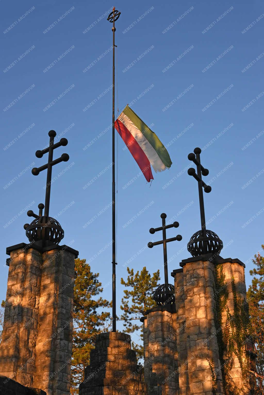 Városkép - Zebegény - Trianon-emlékmű