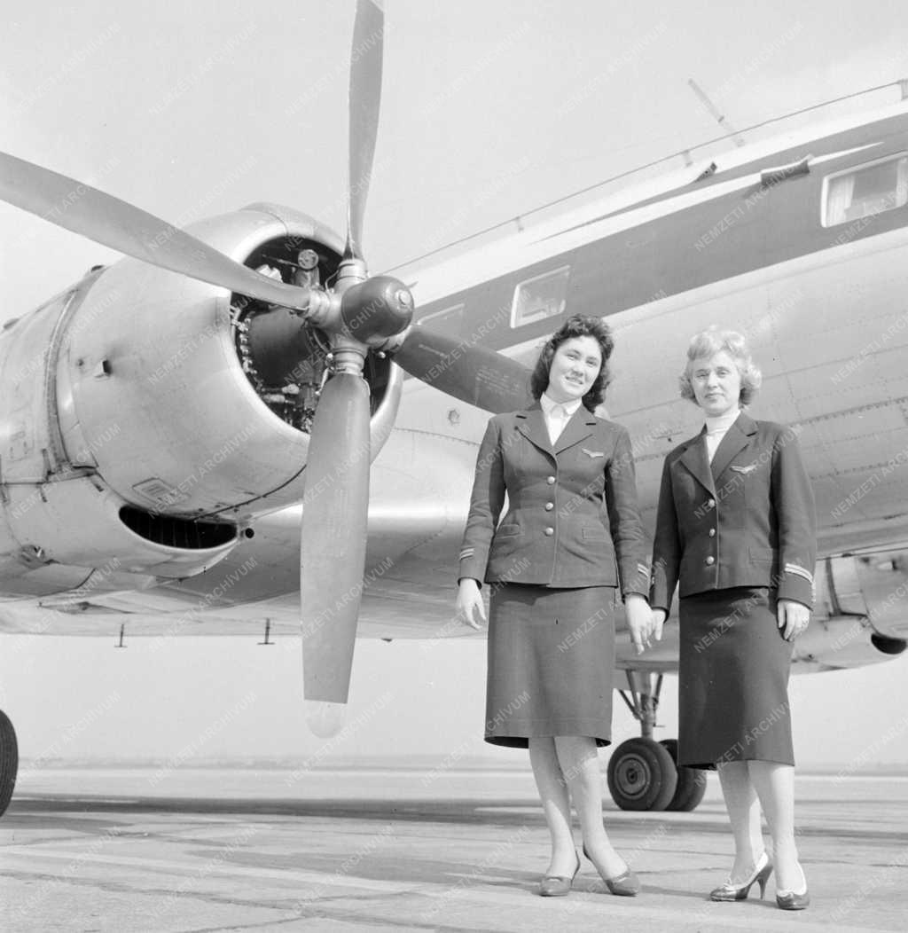 Légiközlekedés - Malév egyenruhák