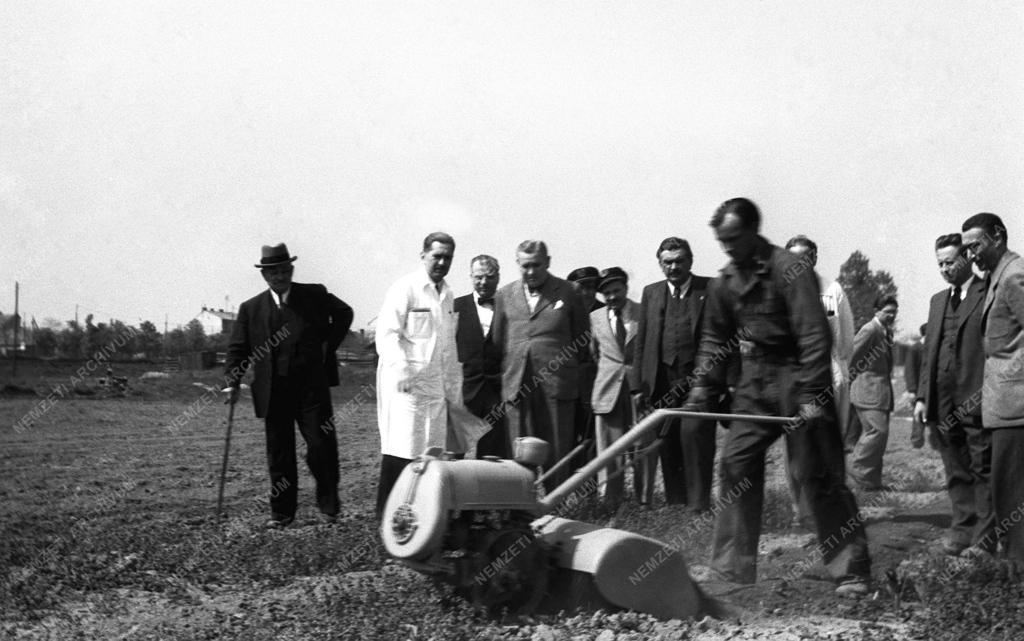 Gazdaság - Bárányos Károly a Csonka Gépgyárban