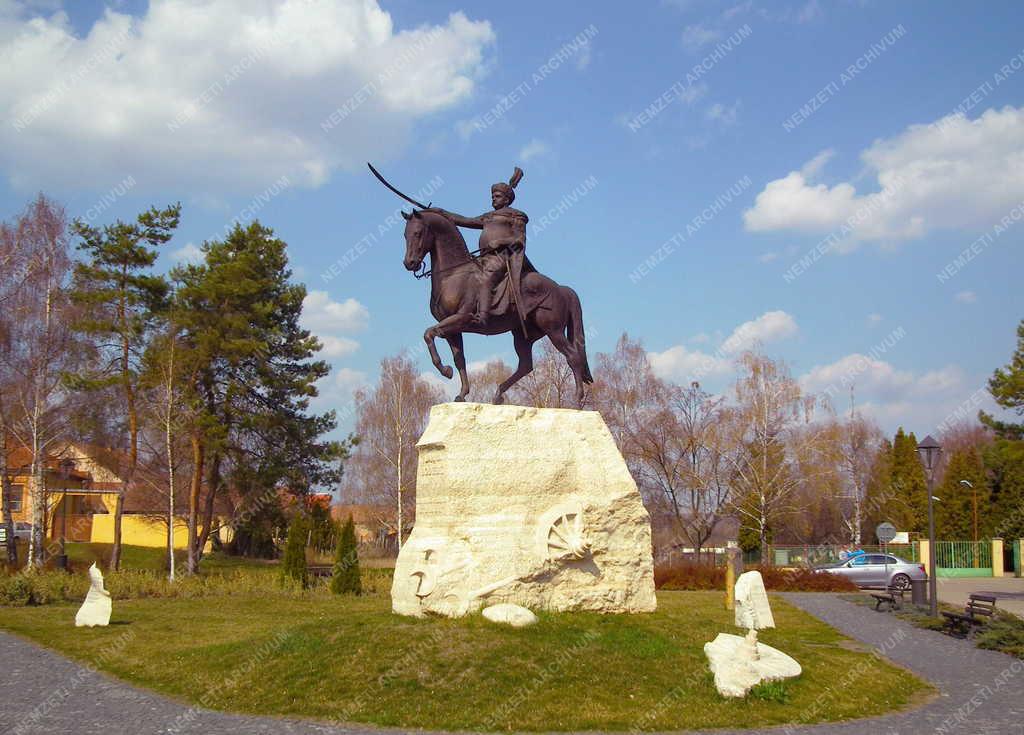 Műalkotás - Párkány - Sobieski János lengyel király szobra