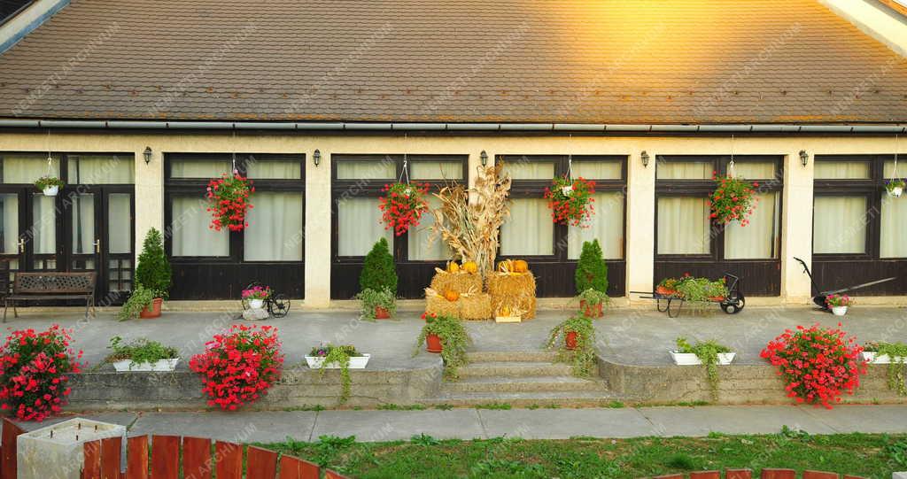 Csővár - Középület