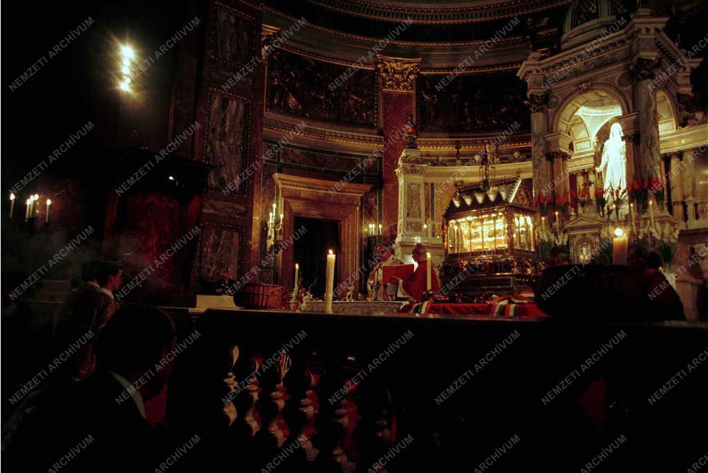 Vallás - Állandó bemutatóhelyre került a Szent Jobb