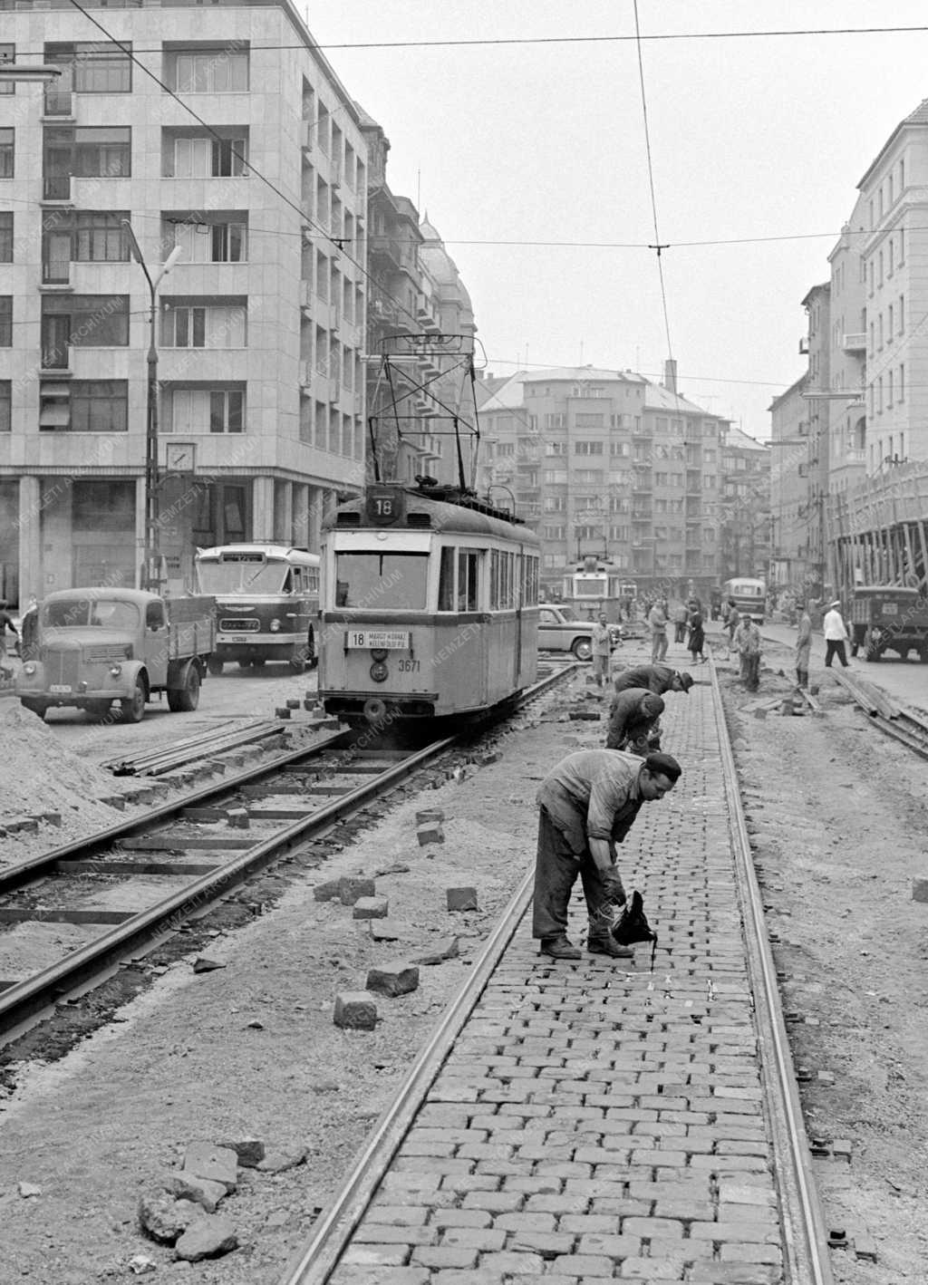 Ipar - Építőipar - A Mártírok útja átépítése
