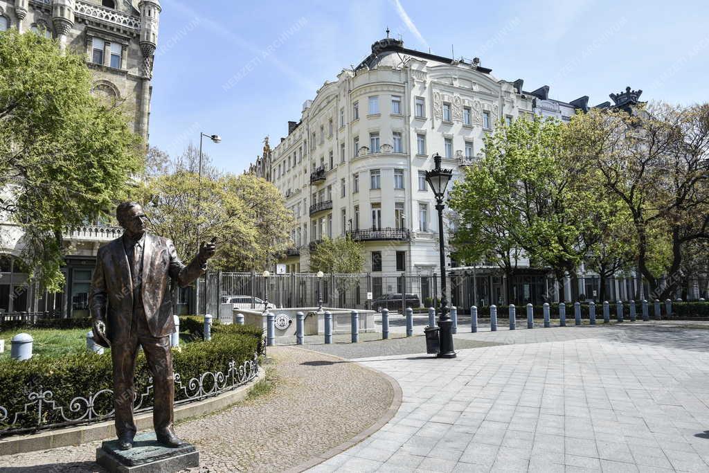 Városkép - Budapest - George Herbert Walker Bush egykori amerikai elnök szobra