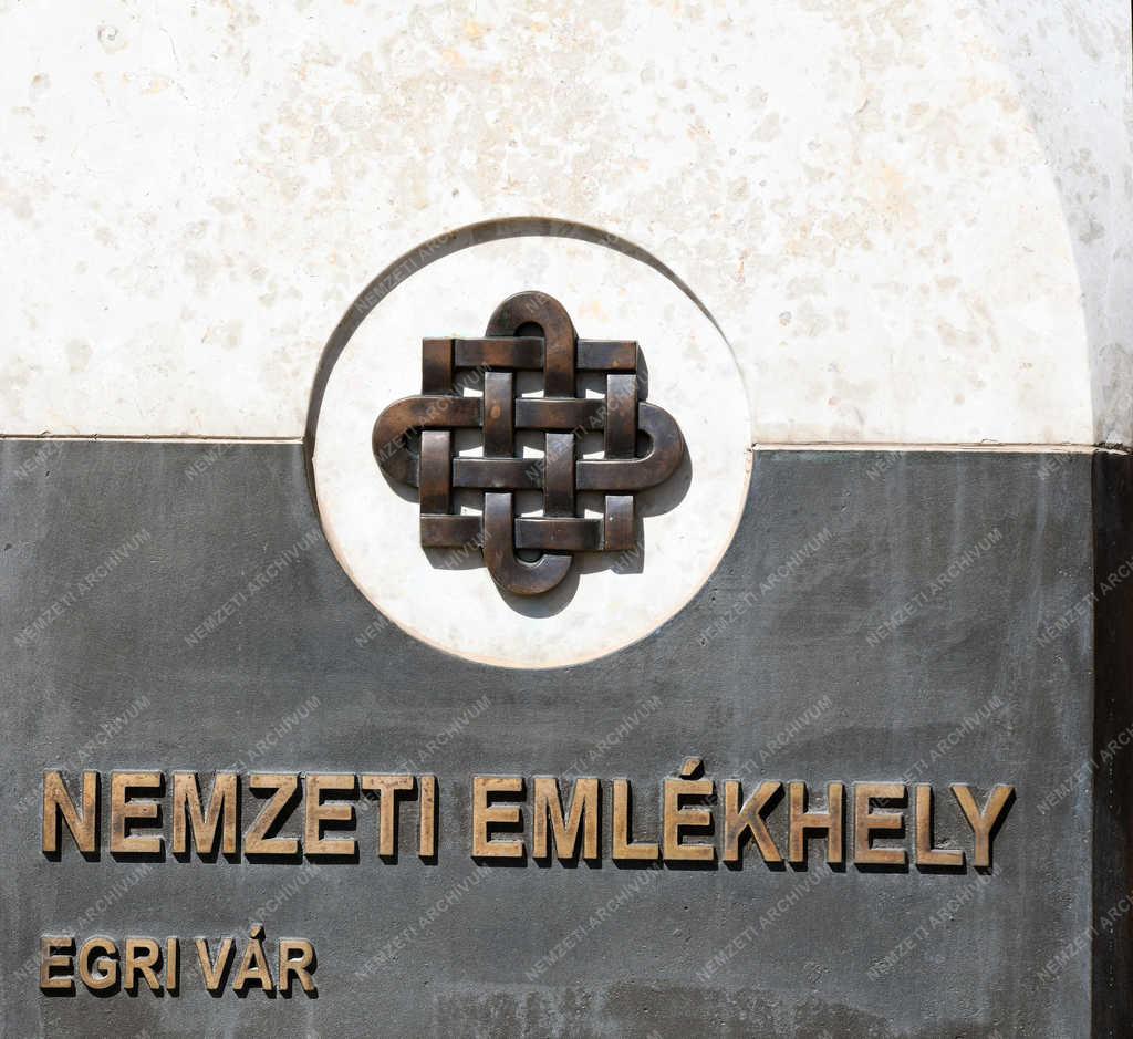 Városkép - Eger - Nemzeti Emlékhely oszlop