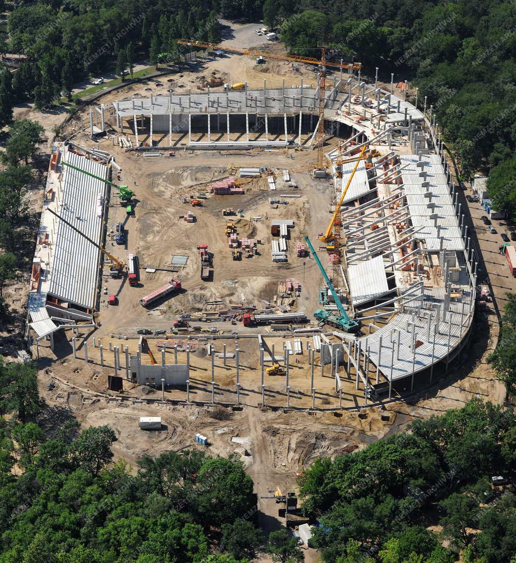 Sportlétesítmény - Debrecen - Épül a Nagyerdei Stadion 