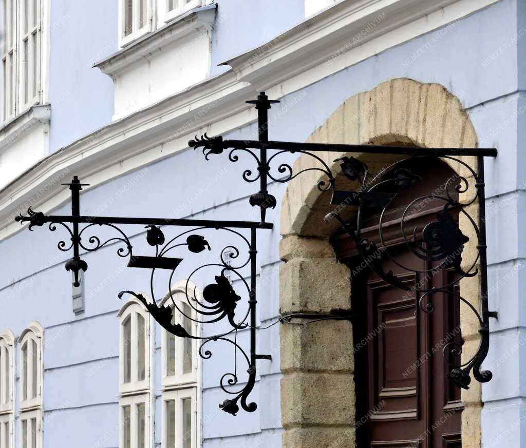 Városkép - Mosonmagyaróvár - Régi vendégfogadó kapudísze