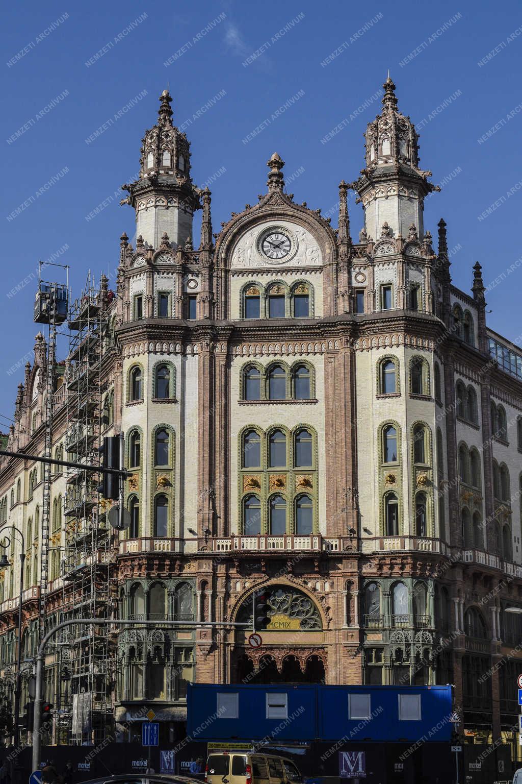 Városkép - Budapest - Párizsi udvar