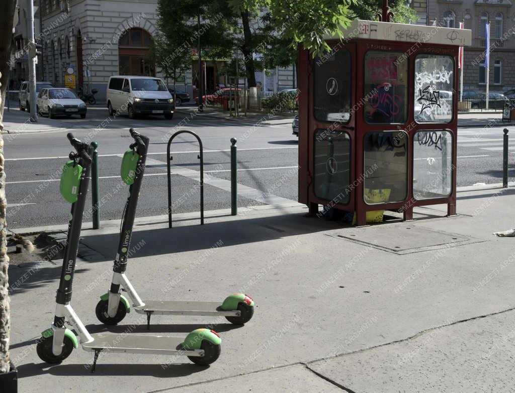 Városkép - Budapest - Lime e-rollerek Józsefvárosban